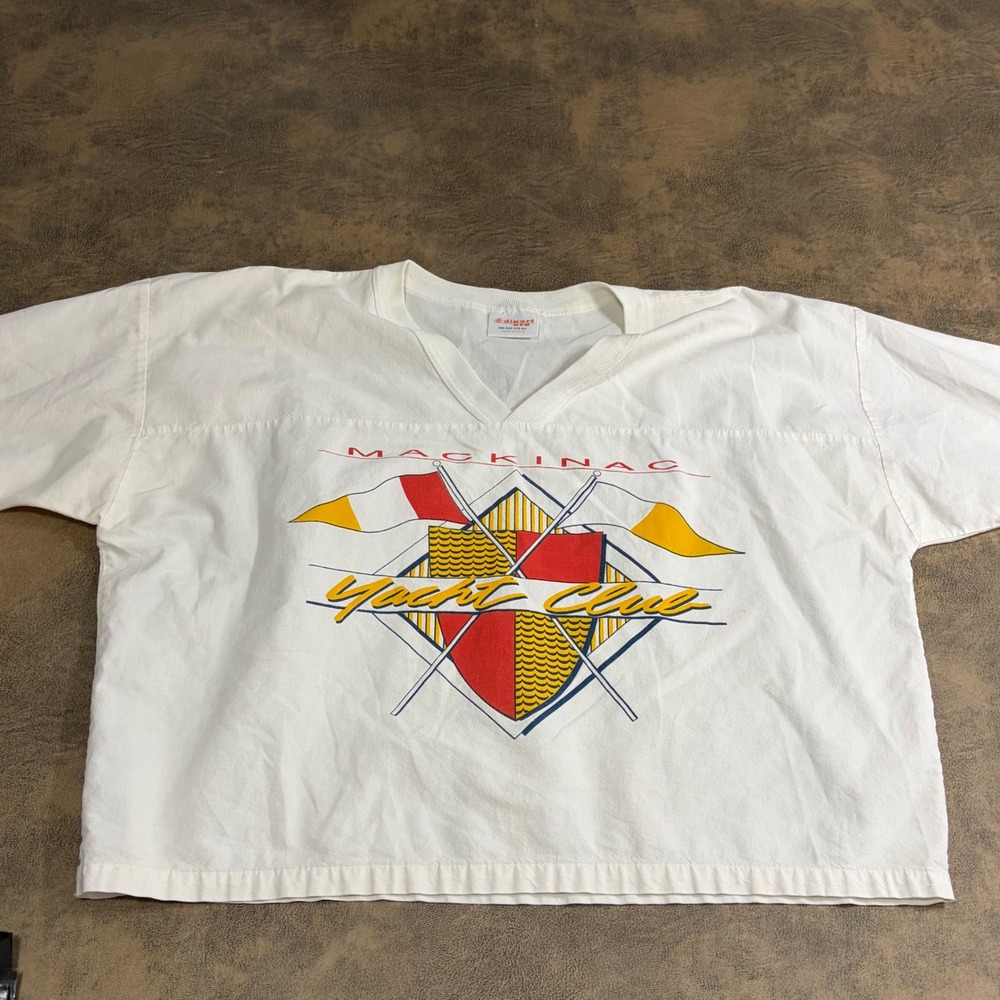 Diport USA T-Shirt Unisex OS White Mackinac Yacht Club Graphic V-Neck Vintage